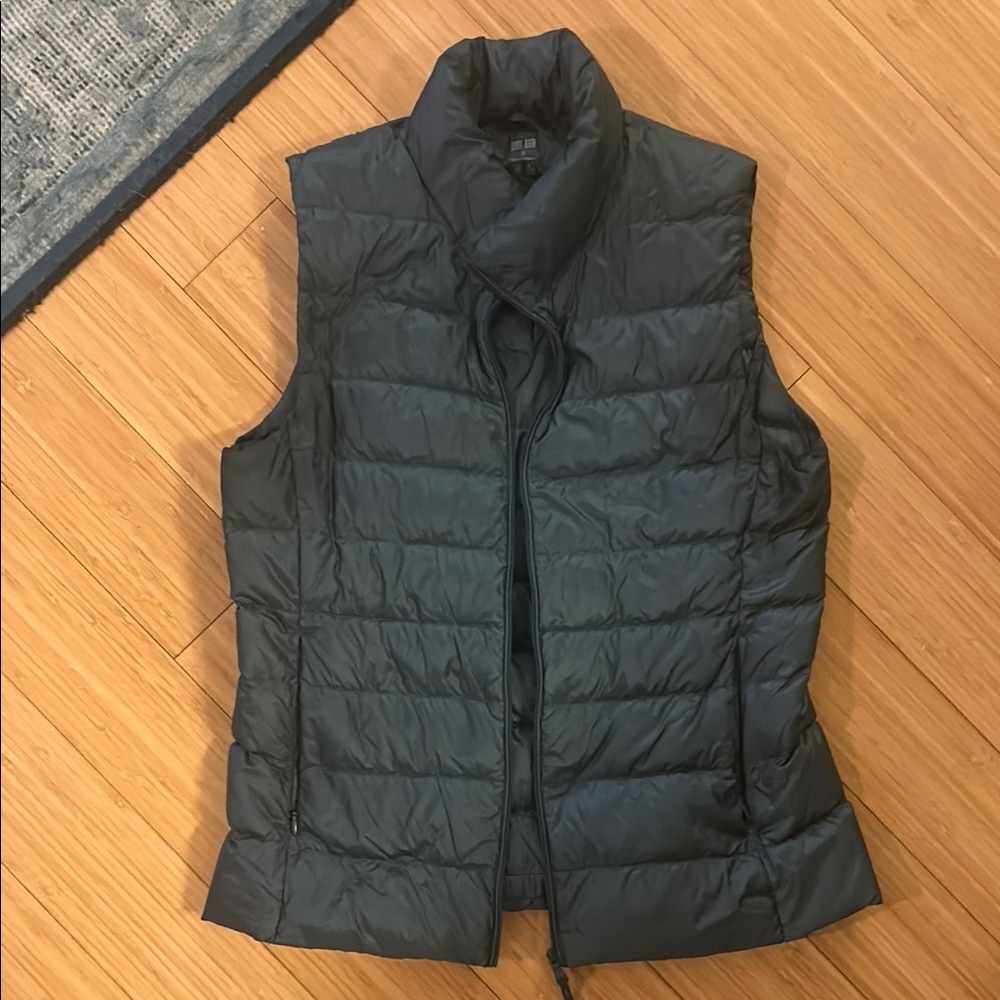 Ultra Light Down Uniqlo Vest. Women’s. Small. Teal. Very good used condition.